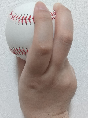 four-seam gyroball grip achterkant